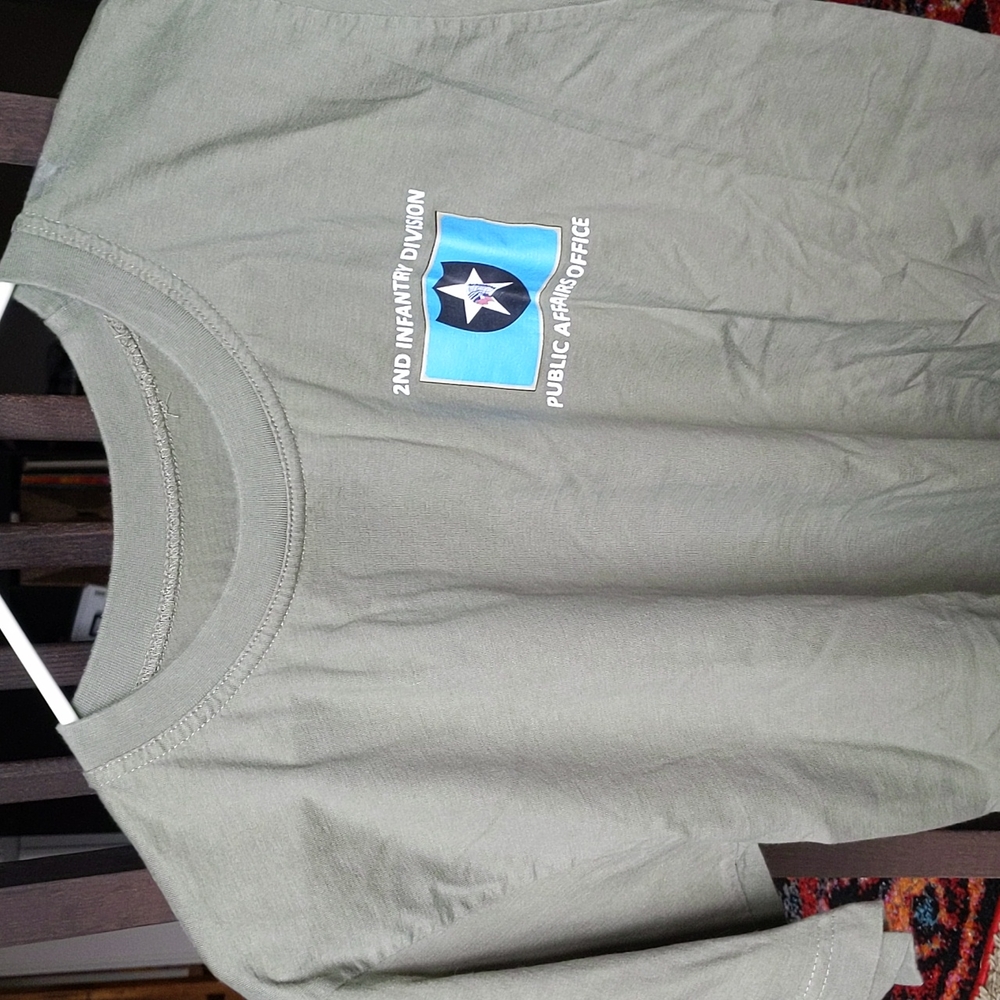Army Tee shirt. Men's Medium